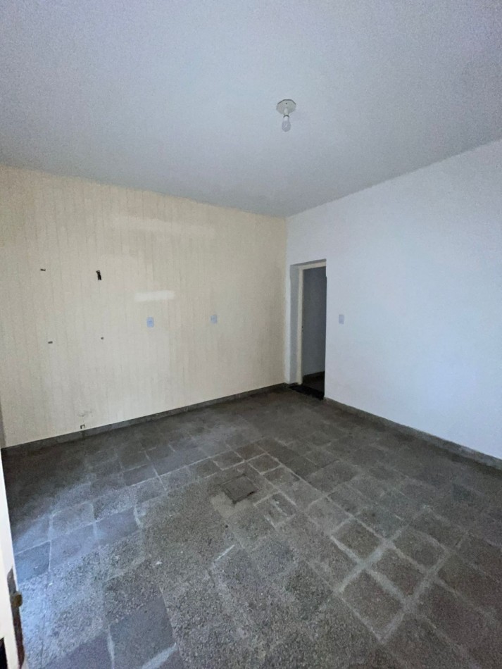 "Oportunidad en el centro: casa + local en venta en Villa Constitucion"