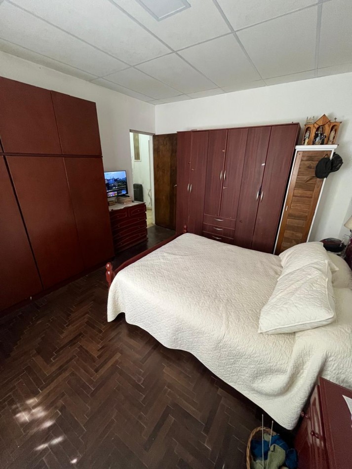 Venta de Casa con local y departamento