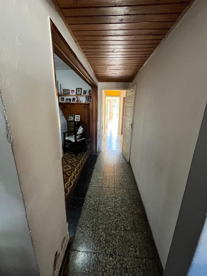Venta de Casa con local y departamento