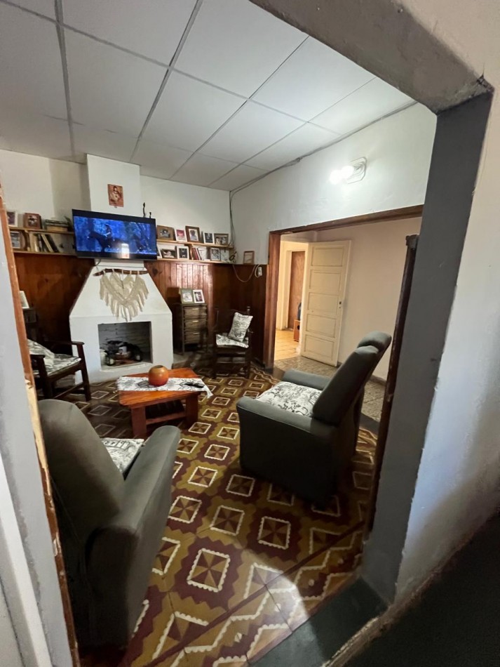 Venta de Casa con local y departamento