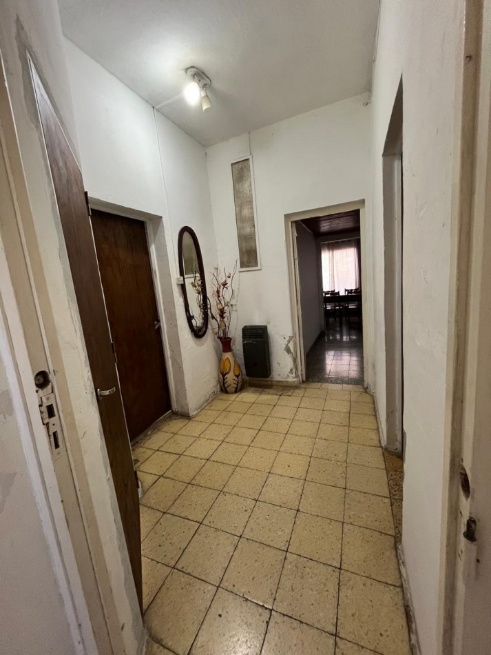 Venta de Casa con local y departamento