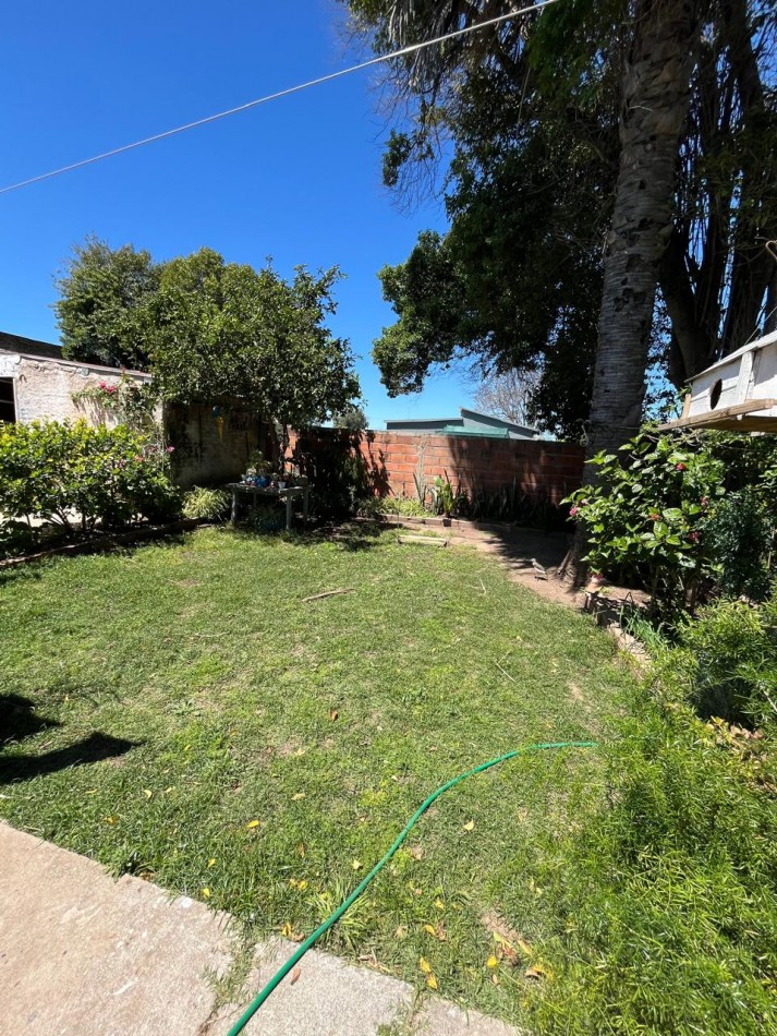 Venta de Casa con local y departamento