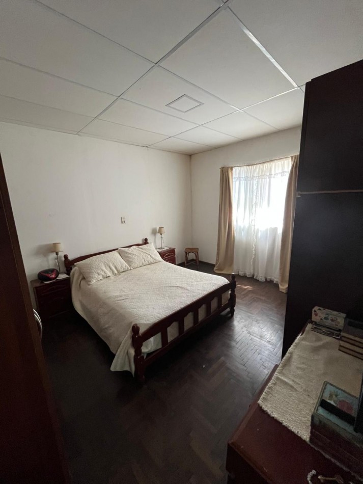 Venta de Casa con local y departamento