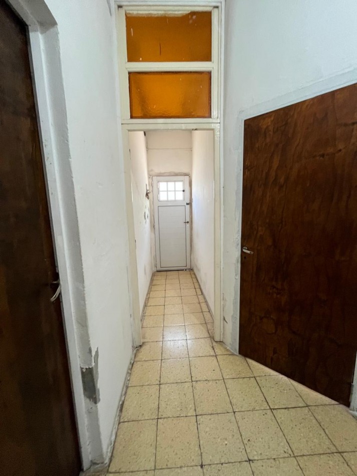 Venta de Casa con local y departamento
