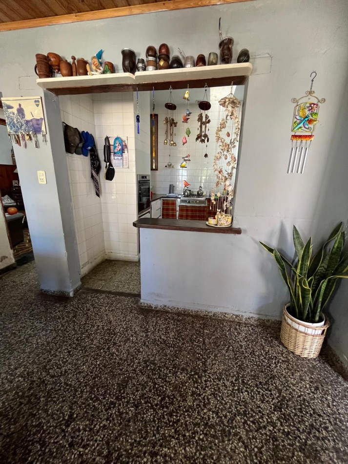 Venta de Casa con local y departamento