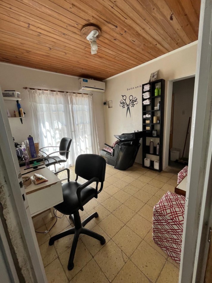Venta de Casa con local y departamento