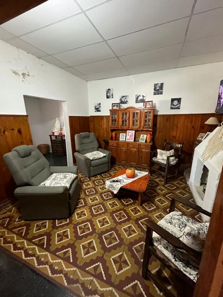Venta de Casa con local y departamento