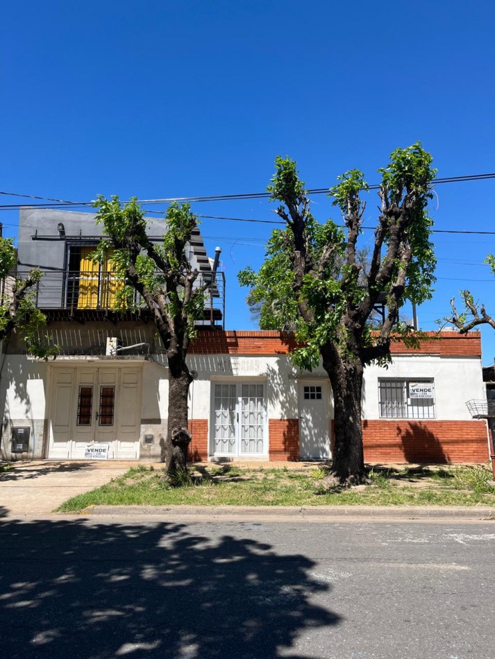 Venta de Casa con local y departamento